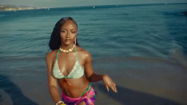 Ayra Starr - Hot Body | Photo 5