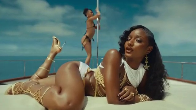 Ayra Starr - Hot Body | Photo 3