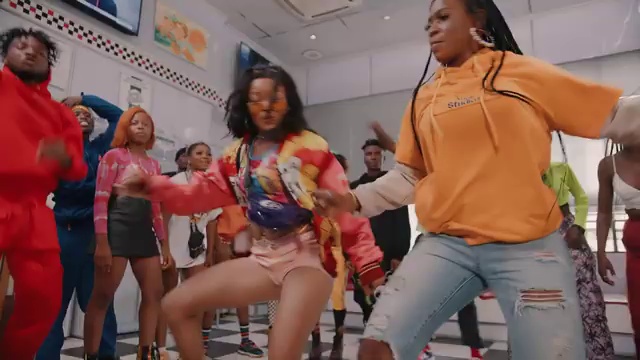 OzzyBee - Omah Baby ft Teni | Photo 5