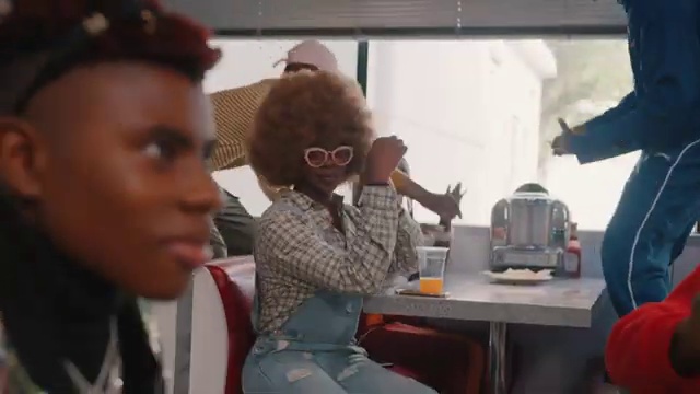 OzzyBee - Omah Baby ft Teni | Photo 2