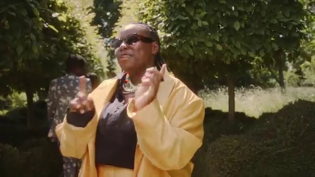 Teni - Little (Love I Love) | Photo 2