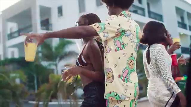 Majeeed - Yawa No Dey End (Remix) ft Joeboy | Photo 4