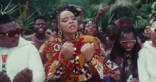 Yemi Alade - Tell Somebody ft Yaba Buluku Boyz | Photo 4
