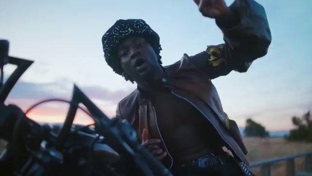Dj Spinall - One Call ft Omah Lay,Tyla | Photo 3