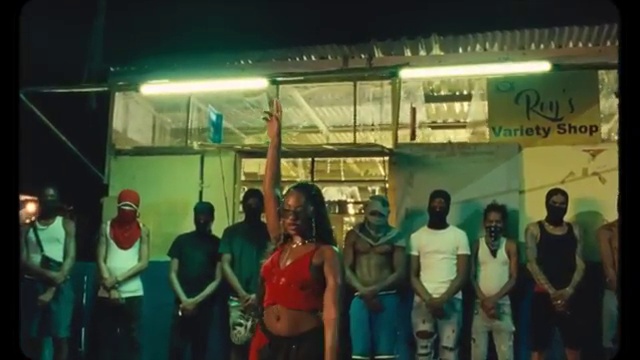 Tems - Turn Me Up | Photo 4