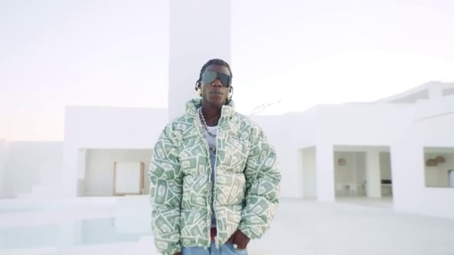 Seyi Vibez - Different Pattern | Photo 5