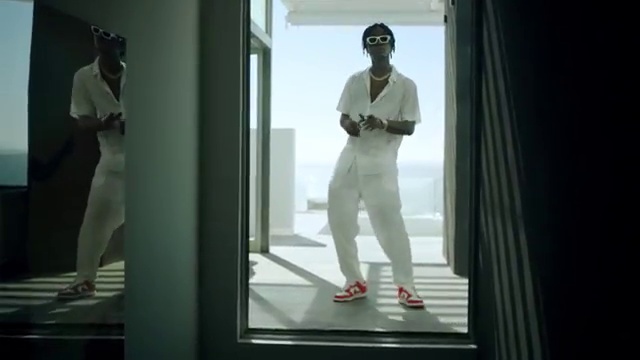 Oluwakuwait - Loke Loke ft Teni | Photo 5