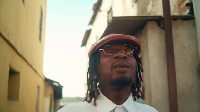 Mr Eazi - E Be Mad | Photo 2