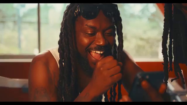 Samini - Picture ft Efya | Photo 2