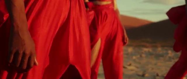 Yemi Alade - Fire | Photo 2